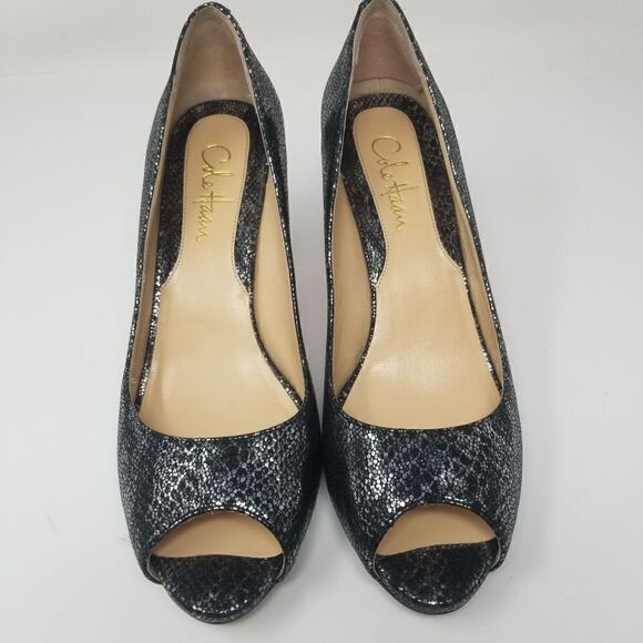 COLE HAAN PEEP TOE HEELS. BLACK SILVER TEXTURE. SIZE 9B. - Picture 5 of 16